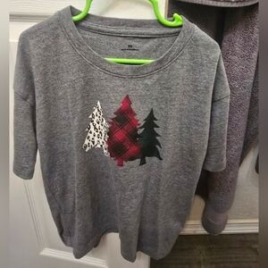 Girls Xs  tree tee